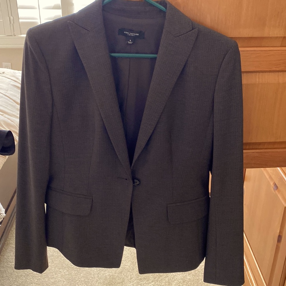 Ann Taylor size for dark gray topstitch blazer
